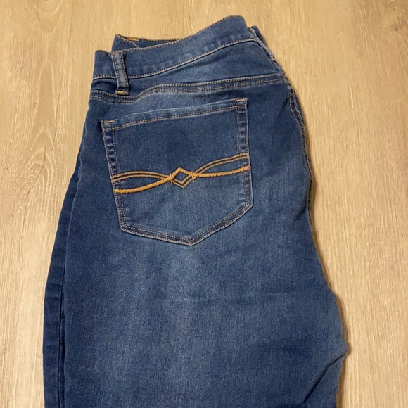 MUDD PLUS SIZE JEANS - Picture 2 of 3